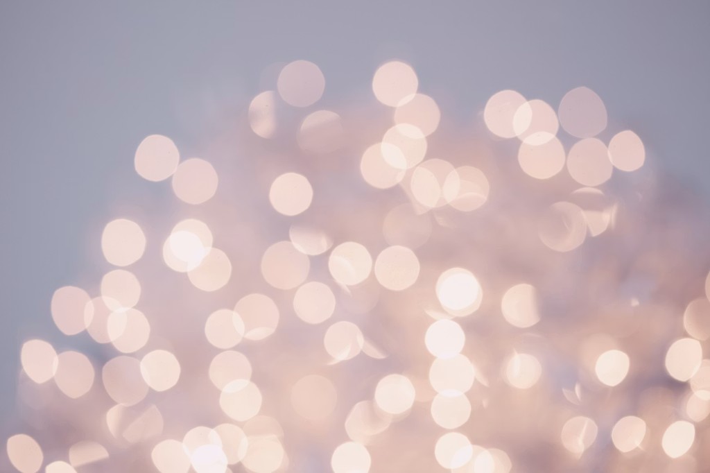 Fond bokeh doré lumineux